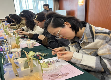 “香”遇美好時光—達坤公司開展慶三八婦女節(jié)藝術(shù)香薰活動